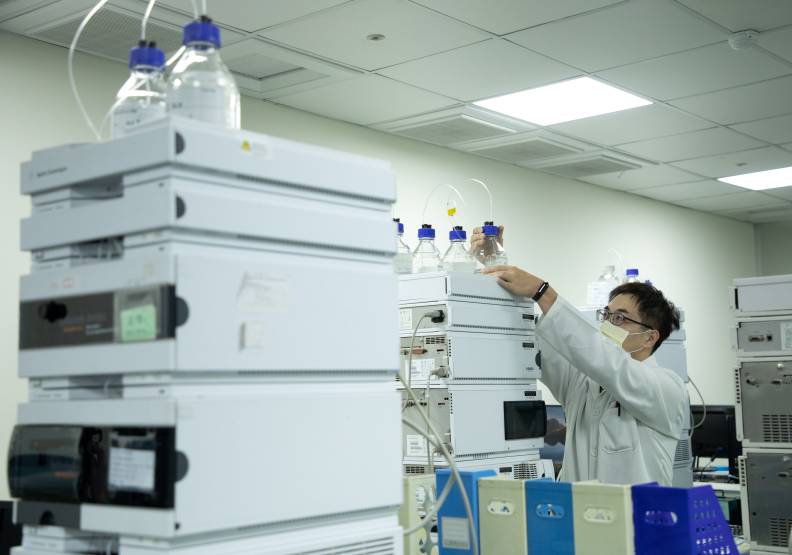圖／台灣BNCT使用的含硼藥物，信東是唯一有臨床研究和實驗的製藥廠。池孟諭攝